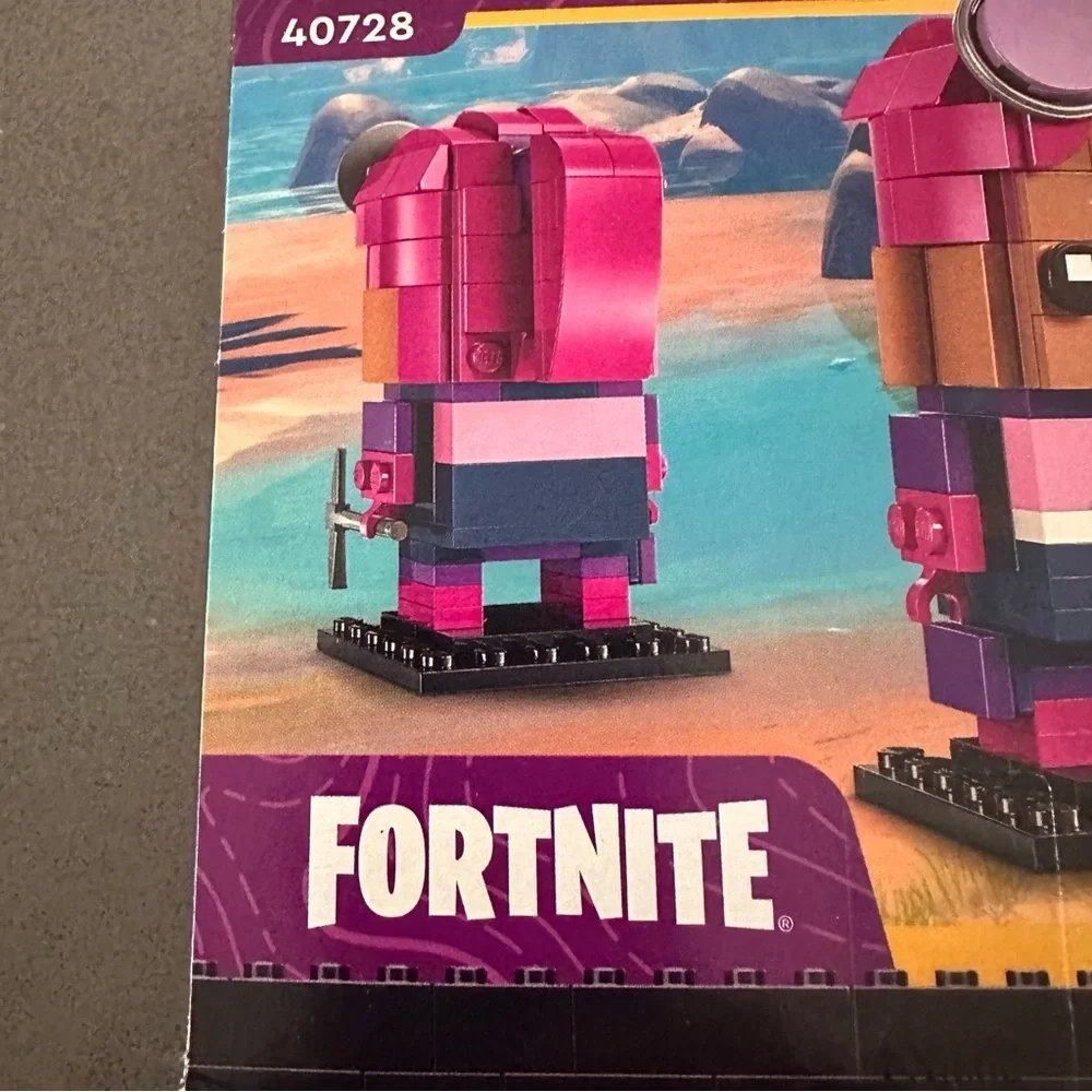 LEGO BrickHeadz 40728 Brite Bomber – Fortnite – 151 Pieces – Promotional Set